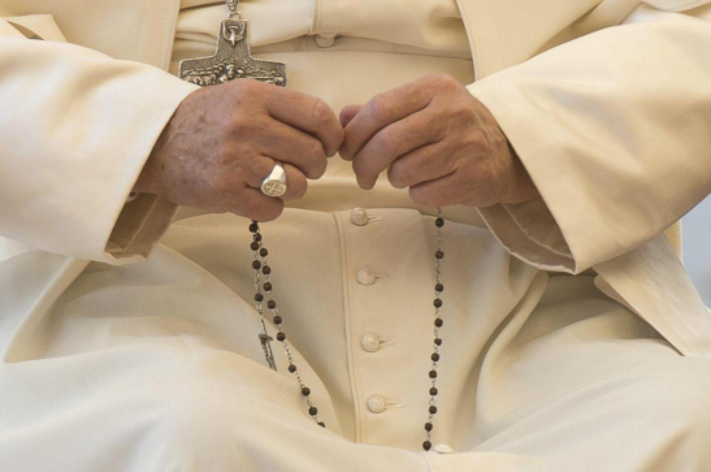 VATICANO. La oración, el alma de la misión: el rosario para el Mes ...