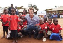 Roger Federer. El tenista dona 12 millones de euros para construir 80 escuelas de niños pobres