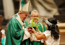 Papa Francisco: haciendo nuestro el grito de los pobres, nuestra oración atravesará las nubes