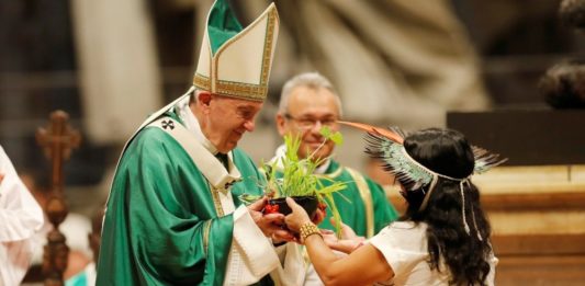 Papa Francisco: haciendo nuestro el grito de los pobres, nuestra oración atravesará las nubes