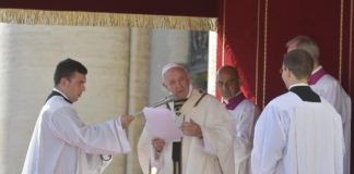 Papa Francisco (Angelus): diálogo sincero para Siria y paz social en Ecuador
