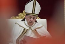 Papa preside las Vísperas al inicio del mes misionero. (Vatican Media)