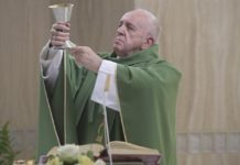 En su homilía en la Misa matutina celebrada en la capilla de la Casa de Santa Marta, el Papa Francisco invitó a preguntarnos: "¿Qué es lo que prefiero?