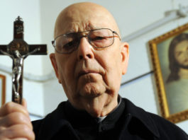 Padre Gabriele Amorth, exorcista