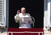 En el Ángelus de este primero de noviembre, Solemnidad de Todos los Santos, el Papa Francisco recuerda que la santidad es un Don y una llamada