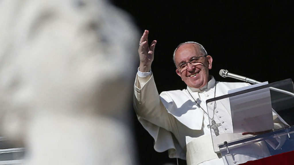 El Papa Francisco dijo este mediodía, que en el Evangelio de hoy, la mujer cananea "nos enseña el coraje de llevar su historia