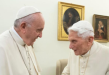 Papa emérito Joseph Ratzinger y del cardenal Robert Sarah