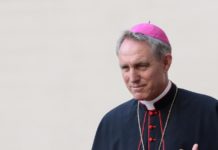 monsignor Gänswein 2