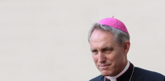 monsignor Gänswein 2