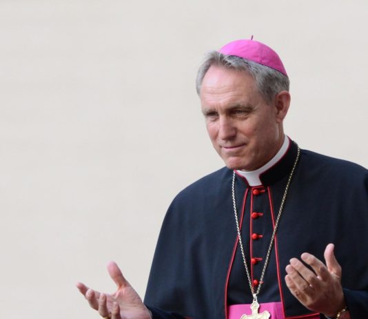 monsignor Gänswein 2