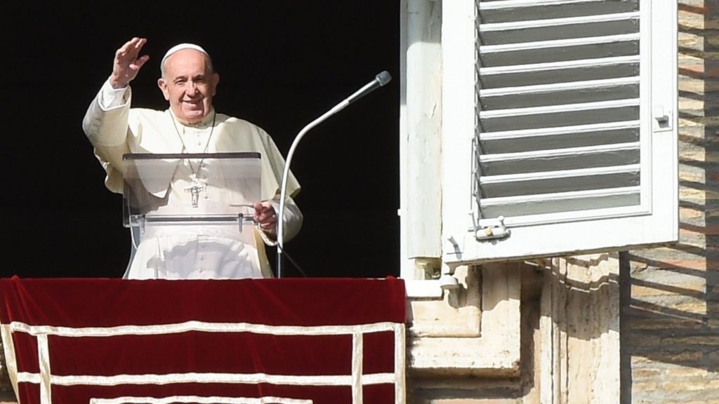 Ángelus: El Papa Francisco pide orar para comprender el don del bautismo