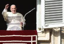 Ángelus: El Papa Francisco pide orar para comprender el don del bautismo