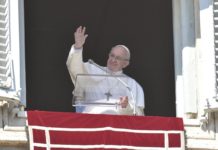 Papa Francisco pide que recemos por los migrantes que huyen de las guerras
