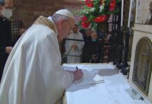 el Papa firma "Fratelli Tutti"