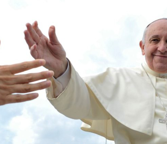 El Papa envió un video mensaje 'Dios nos salva...'